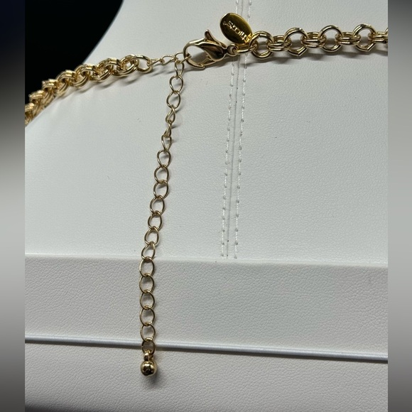 Chicoβs Gold Tone Statement Crystal Bib Necklace NWOT - Picture 4 of 6